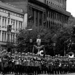 Berlino Est / DDR - 10 novembre 1989. Reparto dell'esercito della DDR marcia durante la cerimonia del cambio della guardia presso il monumento ai caduti del fascismo. Foto di Livio Senigalliesi
