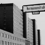 Berlino Est / DDR - 12 novembre 1989. Una rara immagine della sede dei servizi segreti della DDR (la Stasi), nel quartiere di Lichtenberg. Era un segreto militare. Foto di Livio Senigalliesi