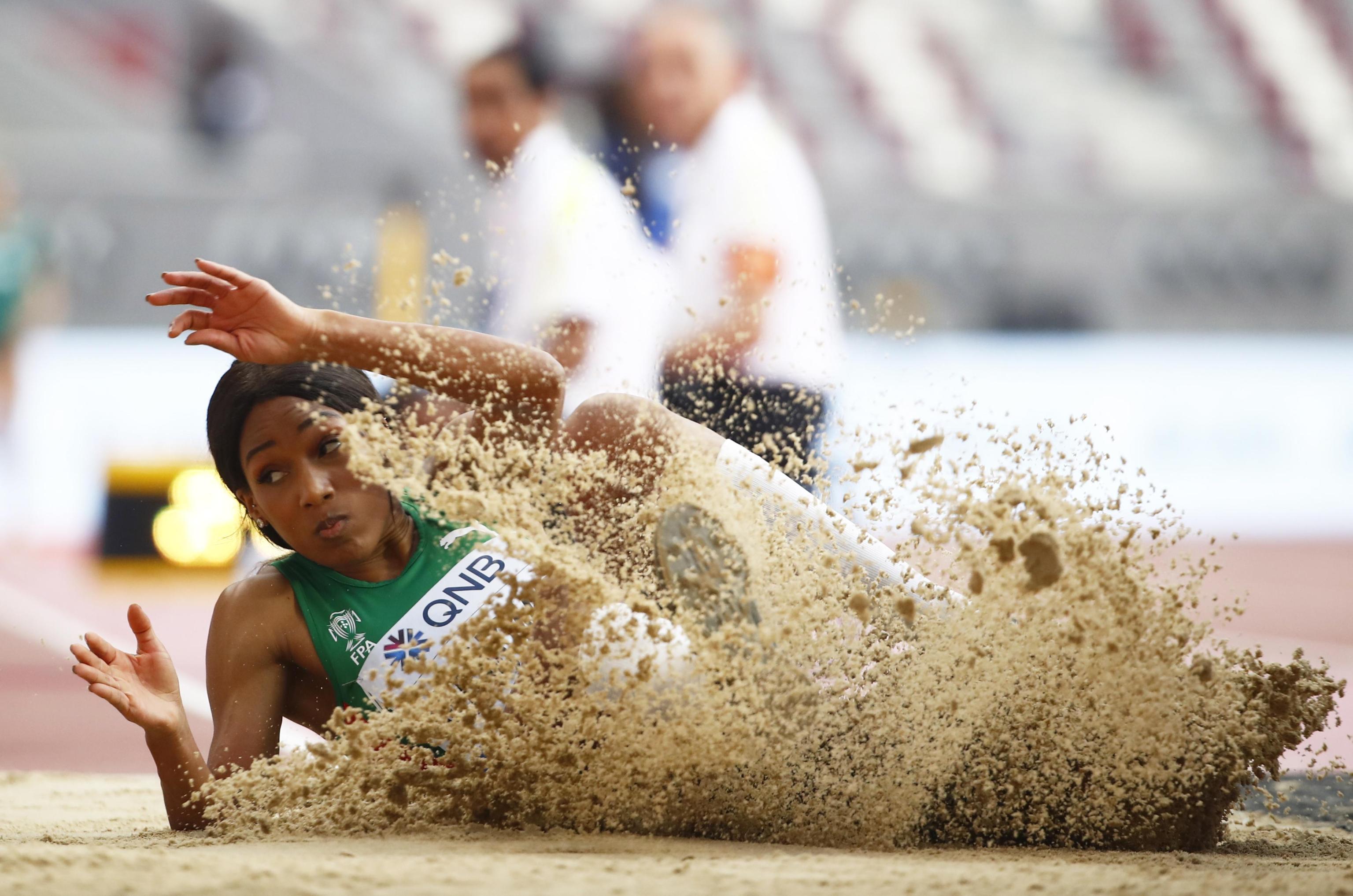La brasiliana Patricia Momona durante l'esecuzione del salto triplo La brasiliana Patricia Momona durante l'esecuzione del salto triplo