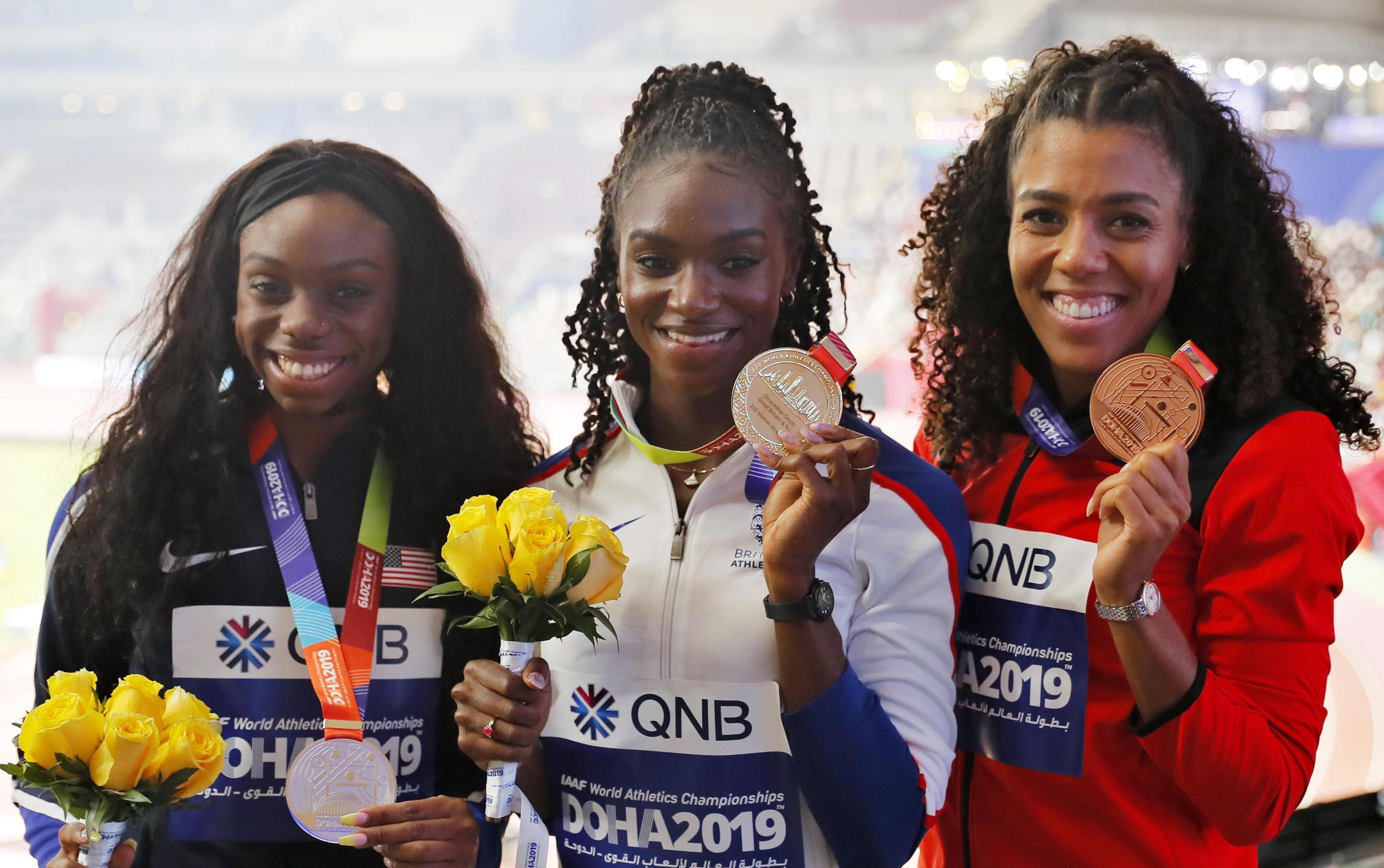 Il podio dei 200 metri: oro alla britannica Dina Asher-Smith, argento alla statunitense Brittany Brown e bronzo alla svizzera Mujinga Kambundji Il podio dei 200 metri: oro alla britannica Dina Asher-Smith, argento alla statunitense Brittany Brown e bronzo alla svizzera Mujinga Kambundji