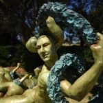 I visionari intrecci dell'artista William Eicholtz nella scultura "Trepsischore's Tribute"