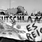 Berlino Ovest / Germania – 1 maggio 1990. Gruppi di autonomi e alternativi di sinistra manifestano nel quartiere di Kreuzberg contro l'unificazione della Germania. La manifestazione terminò con furiosi scontri con la polizia. Foto di Livio Senigalliesi