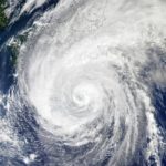 Una foto della NASA scattata dal satellite mostra il tifone che si avvicina al Giappone