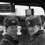 Weimar / DDR - marzo 1990. Soldati dell'Armata rossa alla stazione ferroviaria in attesa di una tradotta che li riportasse in Unione Sovietica, segnando la fine dell’occupazione militare della DDR. Foto di Livio Senigalliesi.