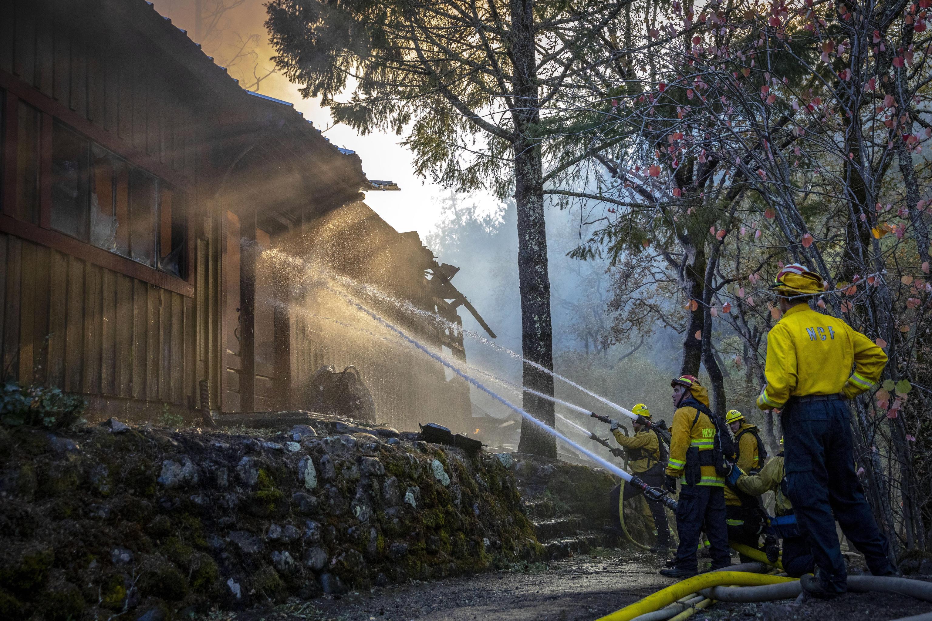 Il piano dei vigili del fuoco prevede anche la salvaguardia delle abitazioni dei cittadini della California
