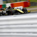 La Renault di Niko Hulkenberg contende il quarto posto alla Mclaren