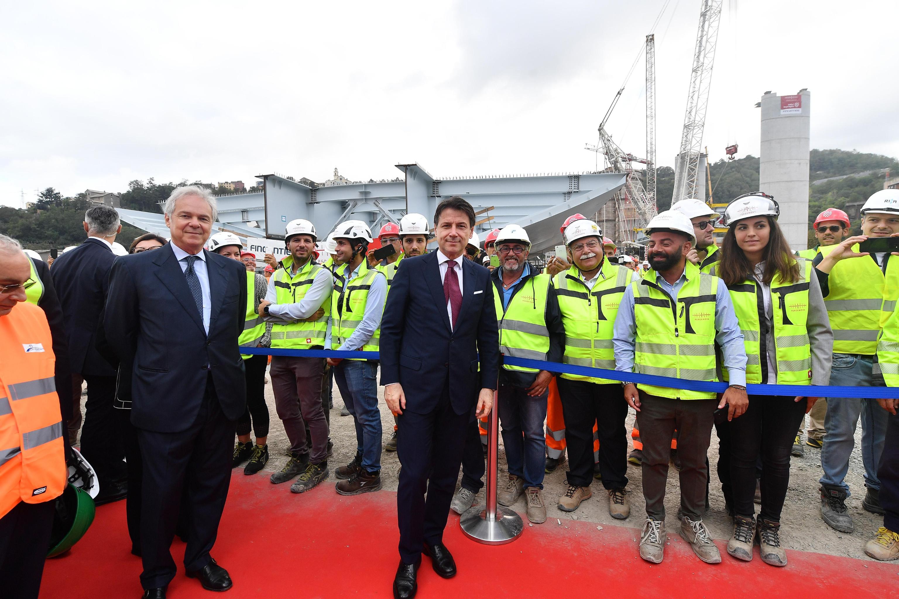 "Genova è un simbolo di rinascita che si sta concretizzando" ha detto il premier Conte presente alla cerimonia