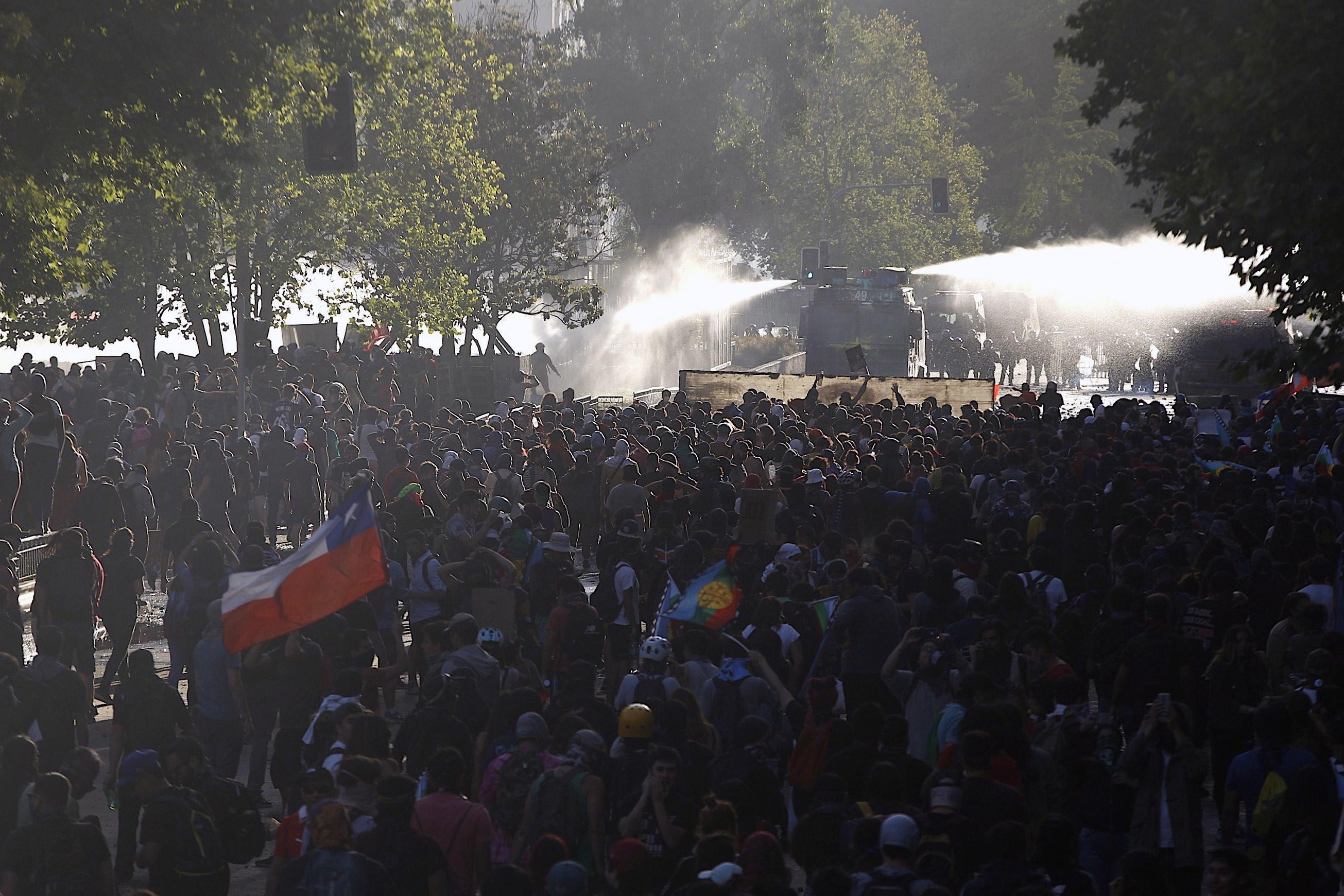 I militari hanno utilizzato la forza per disperdere i manifestanti I militari hanno utilizzato la forza per disperdere i manifestanti