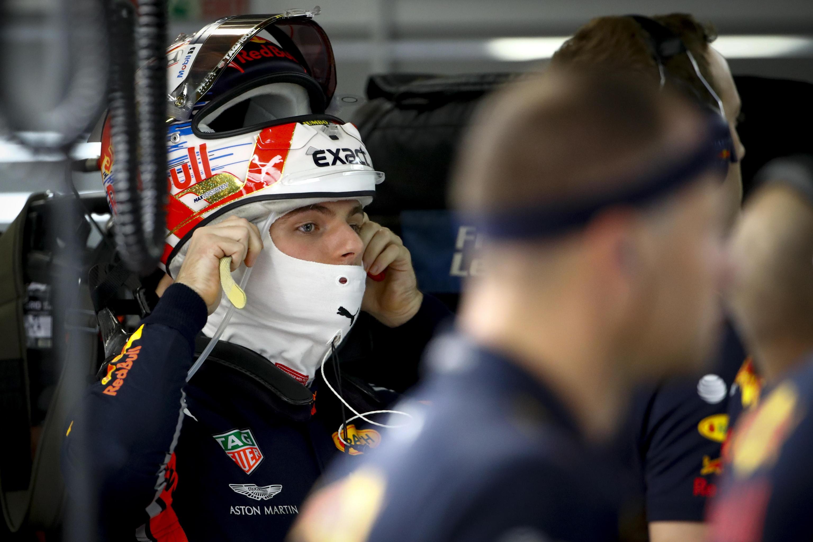 Un'immagine del pilota olandese di formula 1, Max Verstappen della Red Bull Racing mentre si prepara per la seconda sessione di prove