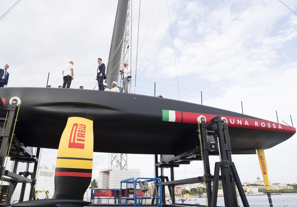 Il presidente Conte sale sulla Nuova Luna Rossa