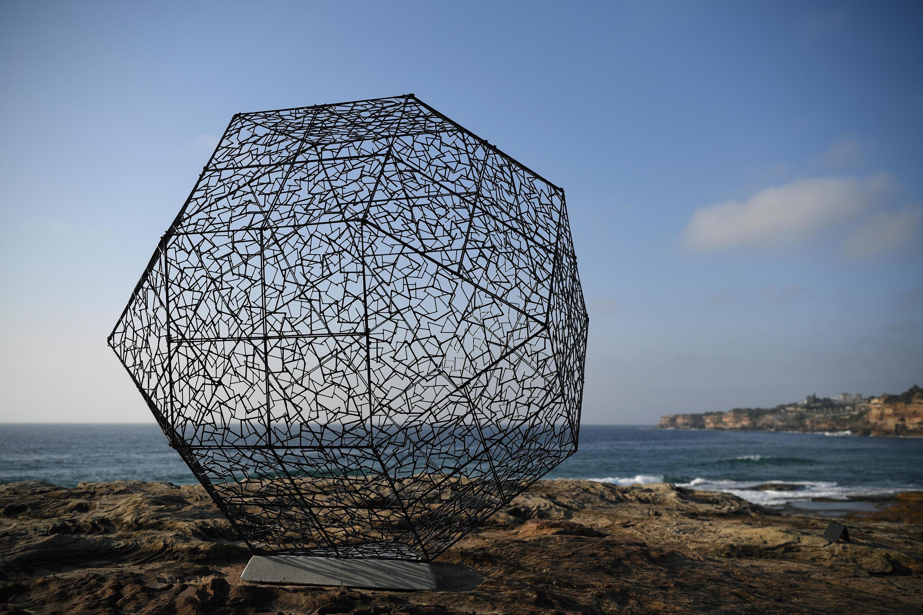 Ispirata alla letteratura e alla geometria la scultura di Simon Hodgson: 'The Poetry of Logical Ideas'