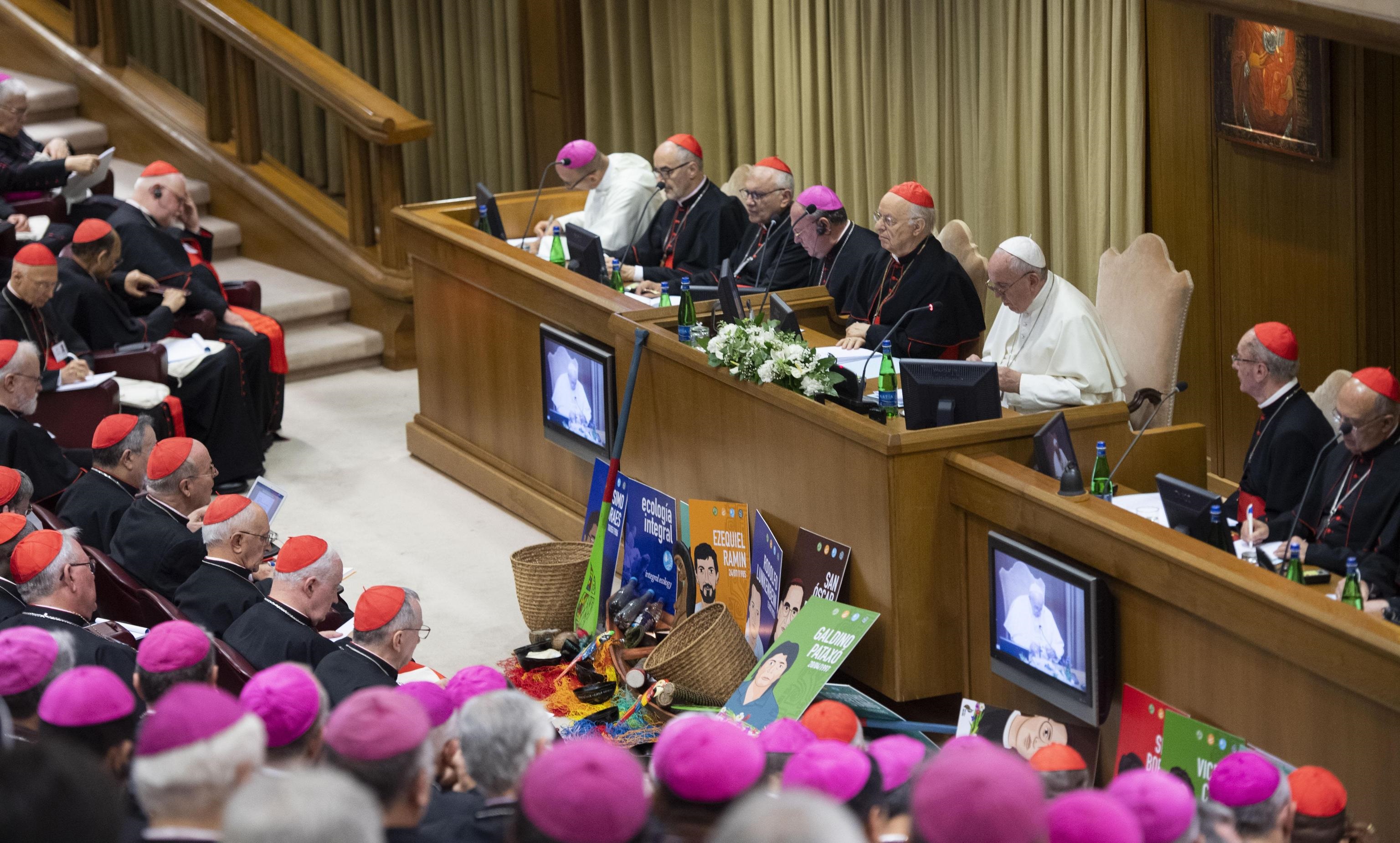 Papa Francesco in conferenza al Sinodo speciale sull'Amazzonia