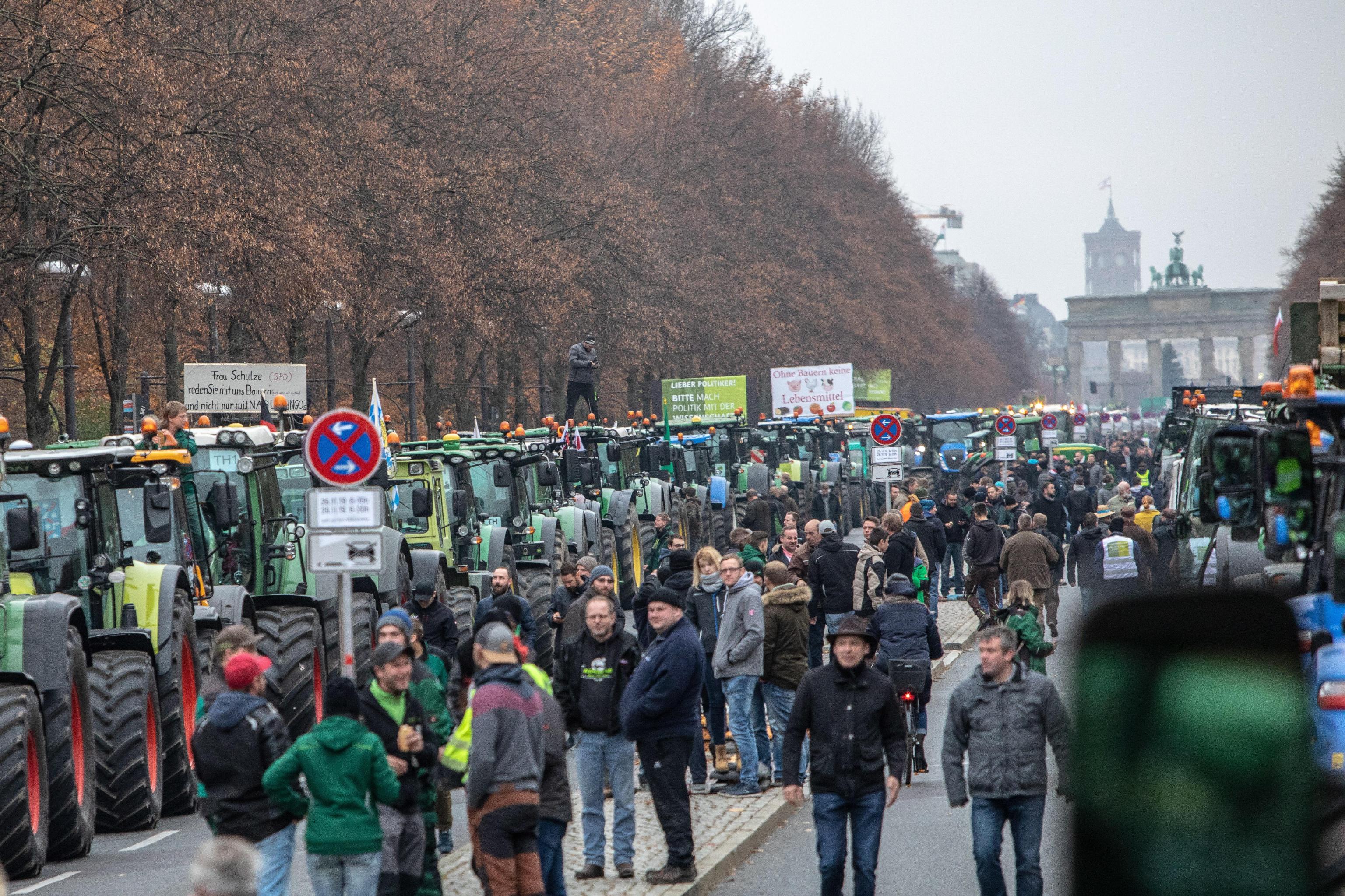 Si protesta contro una serie di misure adottate contro la comunità agricola