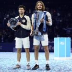 Foto di rito per Tsitsipas e Thiem dopo la consegna dei rispettivi trofei Foto di rito per Tsitsipas e Thiem dopo la consegna dei rispettivi trofei