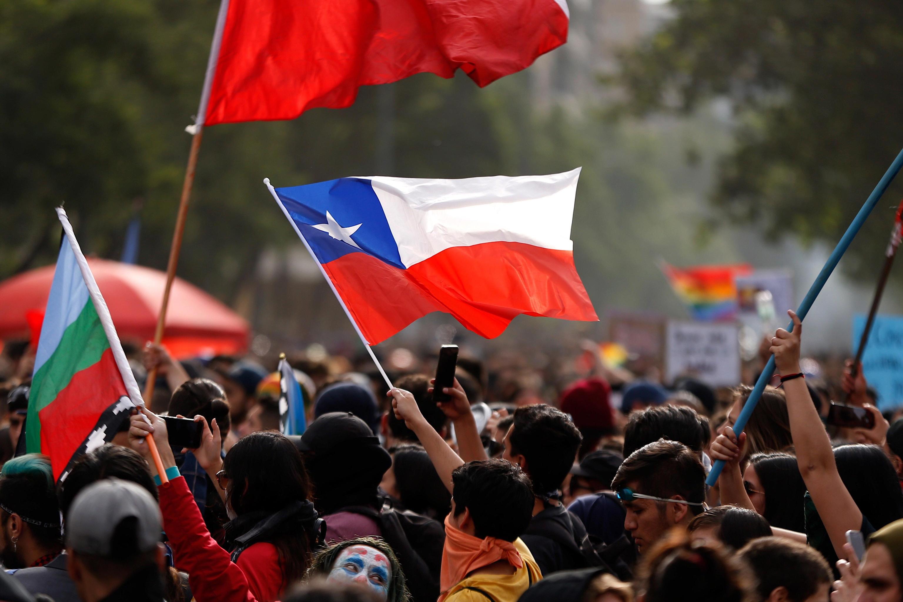 Sventola su Santiago la bandiera del Cile
