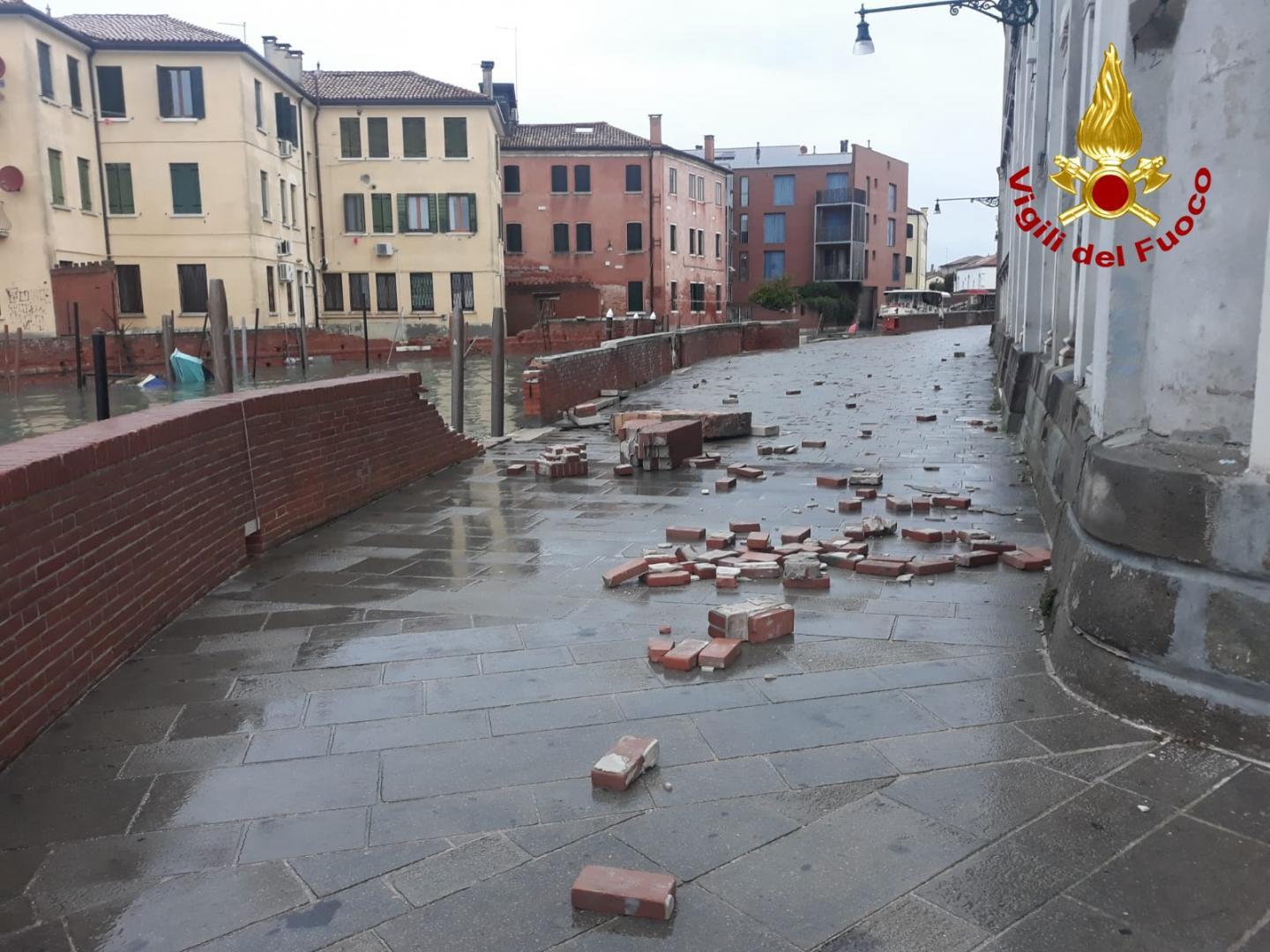 I danni alla città segnalati dai vigili del fuoco