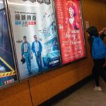 I manifestanti rompono vetrine e tutto ciò che incontrano. Il lato più violento delle proteste che da giorni imperversano ad Hong Kong I manifestanti rompono vetrine e tutto ciò che incontrano. Il lato più violento delle proteste che da giorni imperversano ad Hong Kong