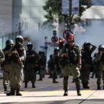 L'esercito di Hong Kong è pronto ad affrontare le proteste di migliaia di cittadini scesi in strada L'esercito di Hong Kong è pronto ad affrontare le proteste di migliaia di cittadini scesi in strada