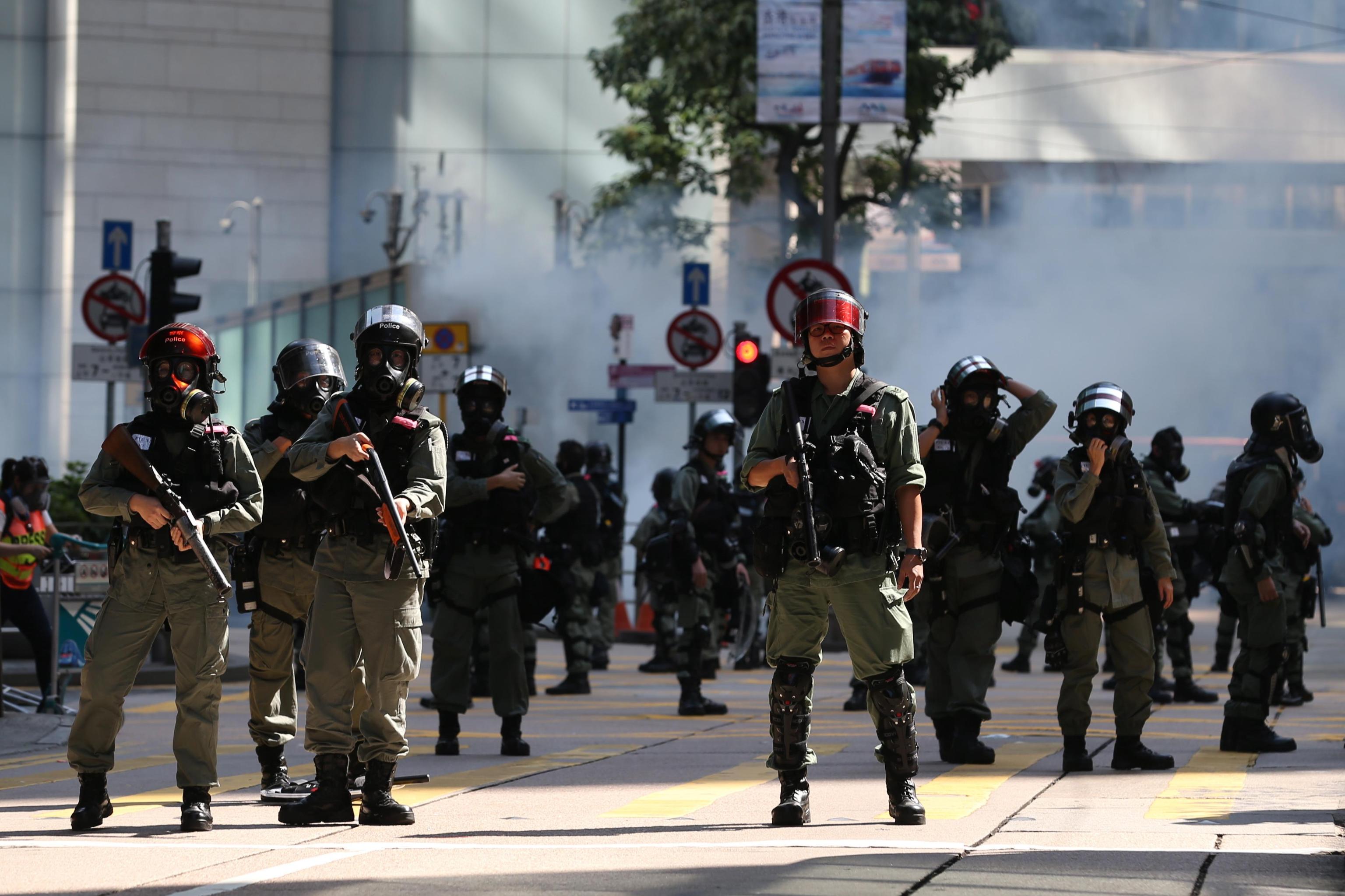 L'esercito di Hong Kong è pronto ad affrontare le proteste di migliaia di cittadini scesi in strada