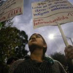 Un momento della manifestazione a sostegno di Evo Morales svoltasi a città del Messico davanti l'ambasciata boliviana