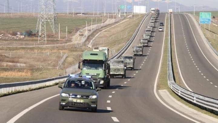 Colonna militare kosovara verso l'Albania - foto di: Gazeta Shqip