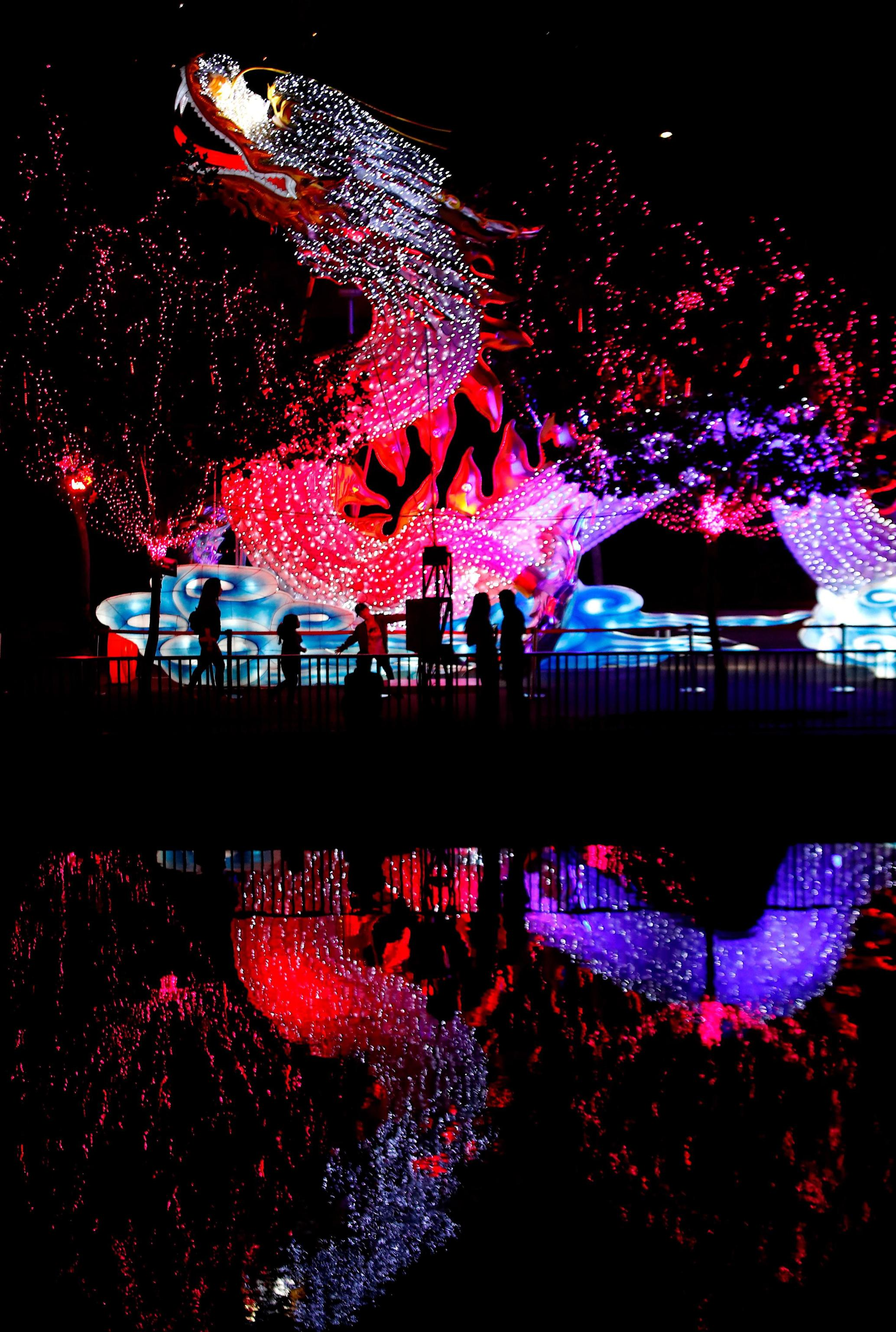 Saranno due mesi pieni di luci, colori, gastronomia, artigianato e spettacoli artistici, dalla Cina e da altri paesi. Saranno due mesi pieni di luci, colori, gastronomia, artigianato e spettacoli artistici, dalla Cina e da altri paesi.