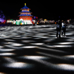 500.000 persone vi assisteranno e si diletteranno in 30 spettacolari temi illuminati che metteranno insieme la cultura cinese e cilena. 500.000 persone vi assisteranno e si diletteranno in 30 spettacolari temi illuminati che metteranno insieme la cultura cinese e cilena.