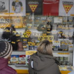 I souvenir hanno tutti i simboli di pericolo per le radiazioni I souvenir hanno tutti i simboli di pericolo per le radiazioni