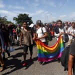 La carovana non ha ancora passato il confine perché attende l'arrivo di altri migranti