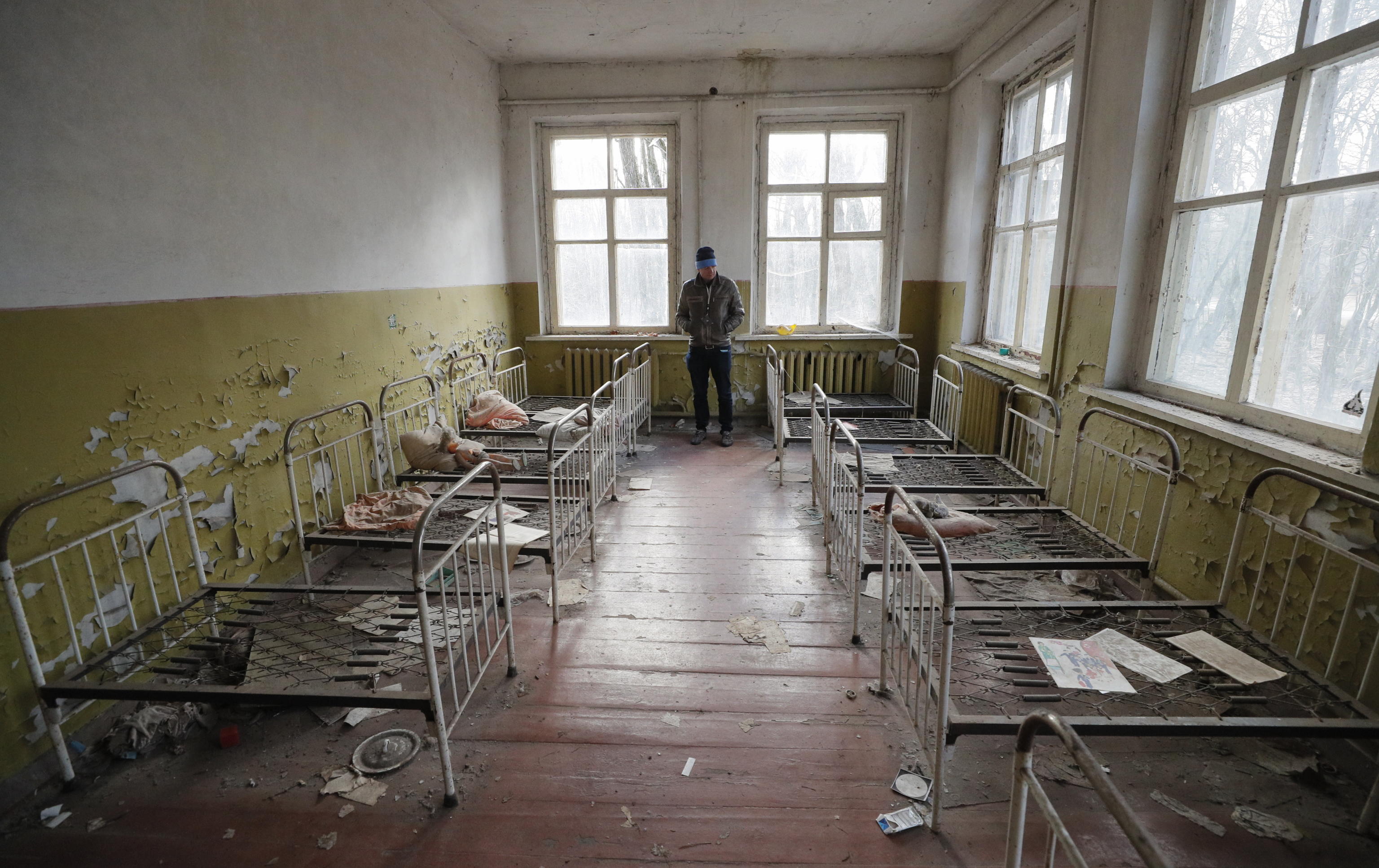 Un dormitorio nell'asilo abbandonato di Kopachi