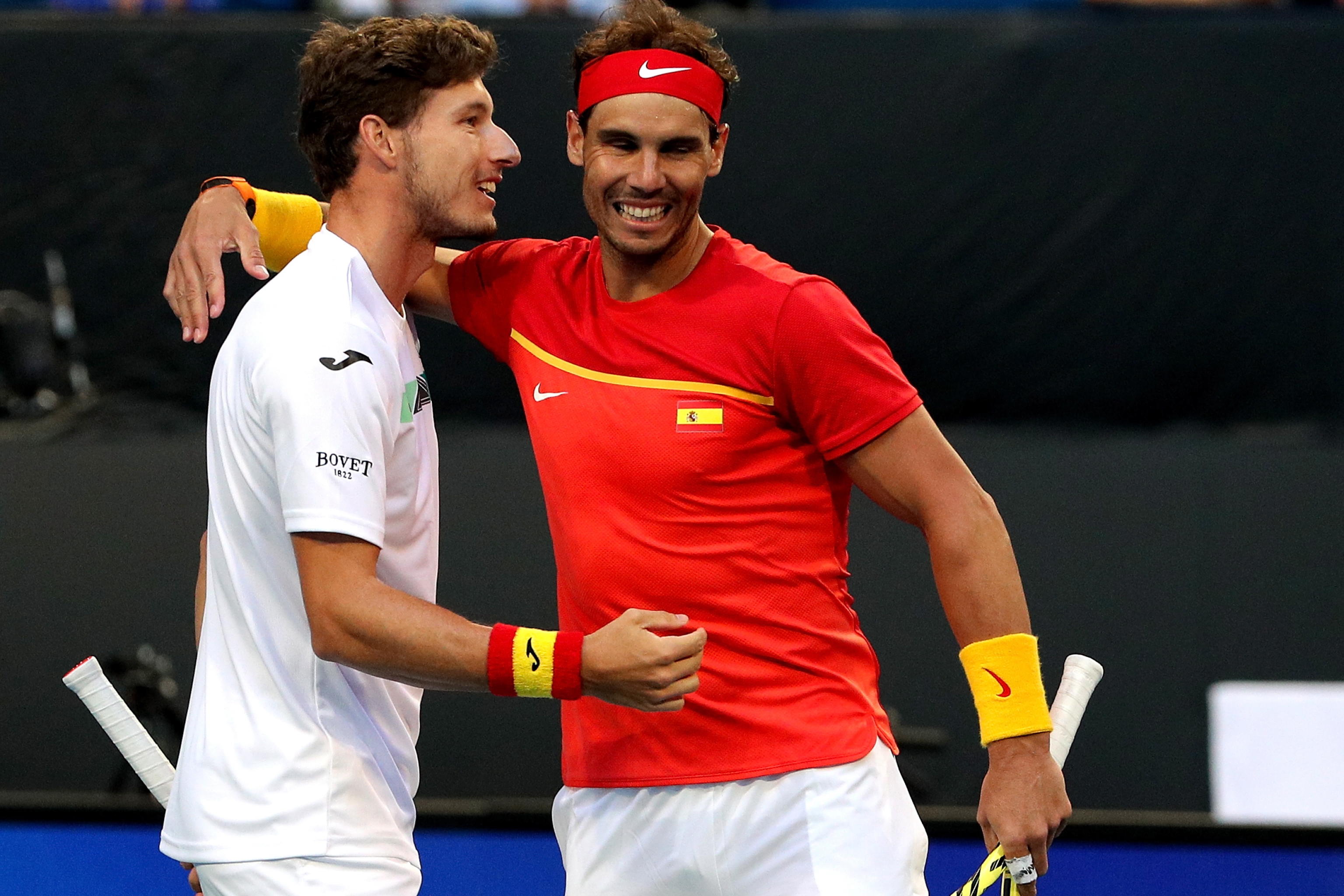 Rafael Nadal e Pablo Carreno si congratulano dopo l'ultima vittoria della Spagna