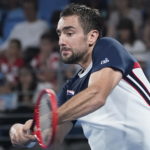 Marin Cilic della Croazia fa un rovescio nel suo match di oggi contro Guido Pella dell’Argentina