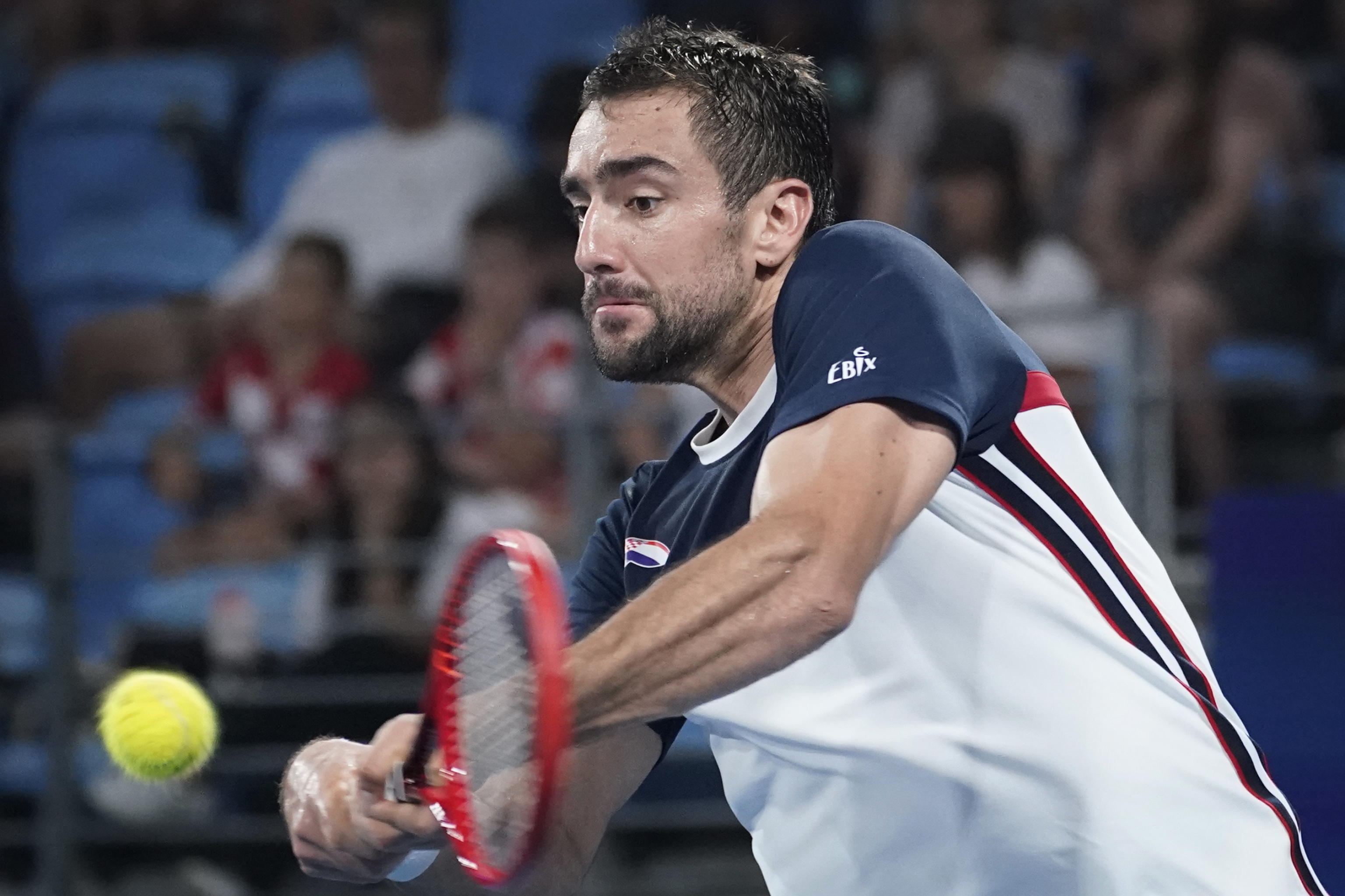 Marin Cilic della Croazia fa un rovescio nel suo match di oggi contro Guido Pella dell’Argentina
