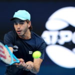 Franco Roncadelli in azione contro il suo avversario georgiano nel sesto giorno del torneo Atp