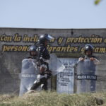 La polizia messicana non ha potuto far altro che controllare il confine con il Guatemala