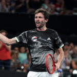 Gilles Simon (Francia) festeggia la sua vittoria contro Lloyd Harris del Sud Africa