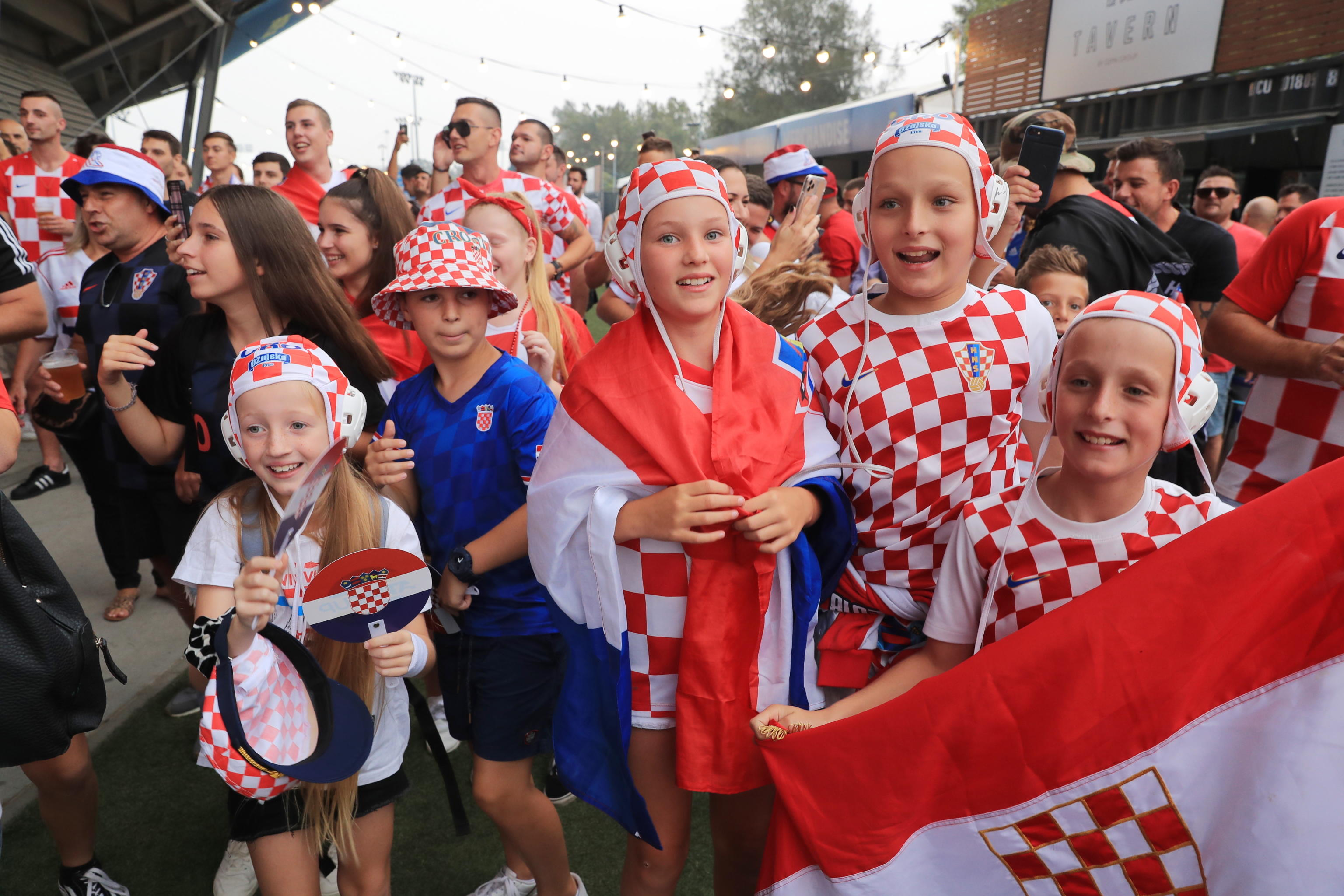 Fan croati attendono il match tra la loro nazionale di tennis e quella argentina