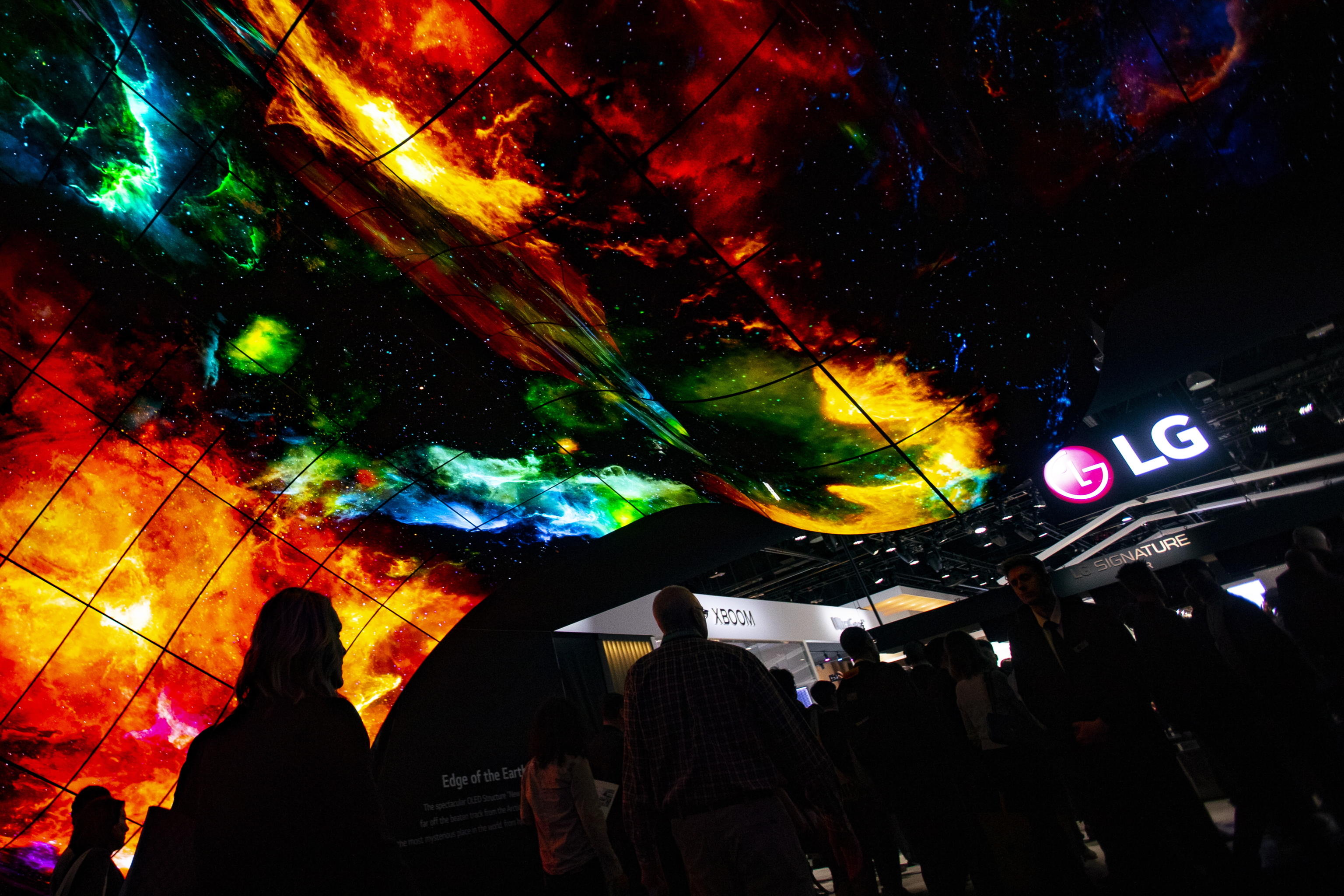 Oltre a una definizione incredibile i nuovi schermi sono anche flessibili e modellabili