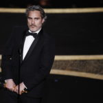 Joaquin Phoenix ringrazia pubblico e giuria per il suo Oscar come miglior attore protagonista in "Joker", film di Todd Phillips