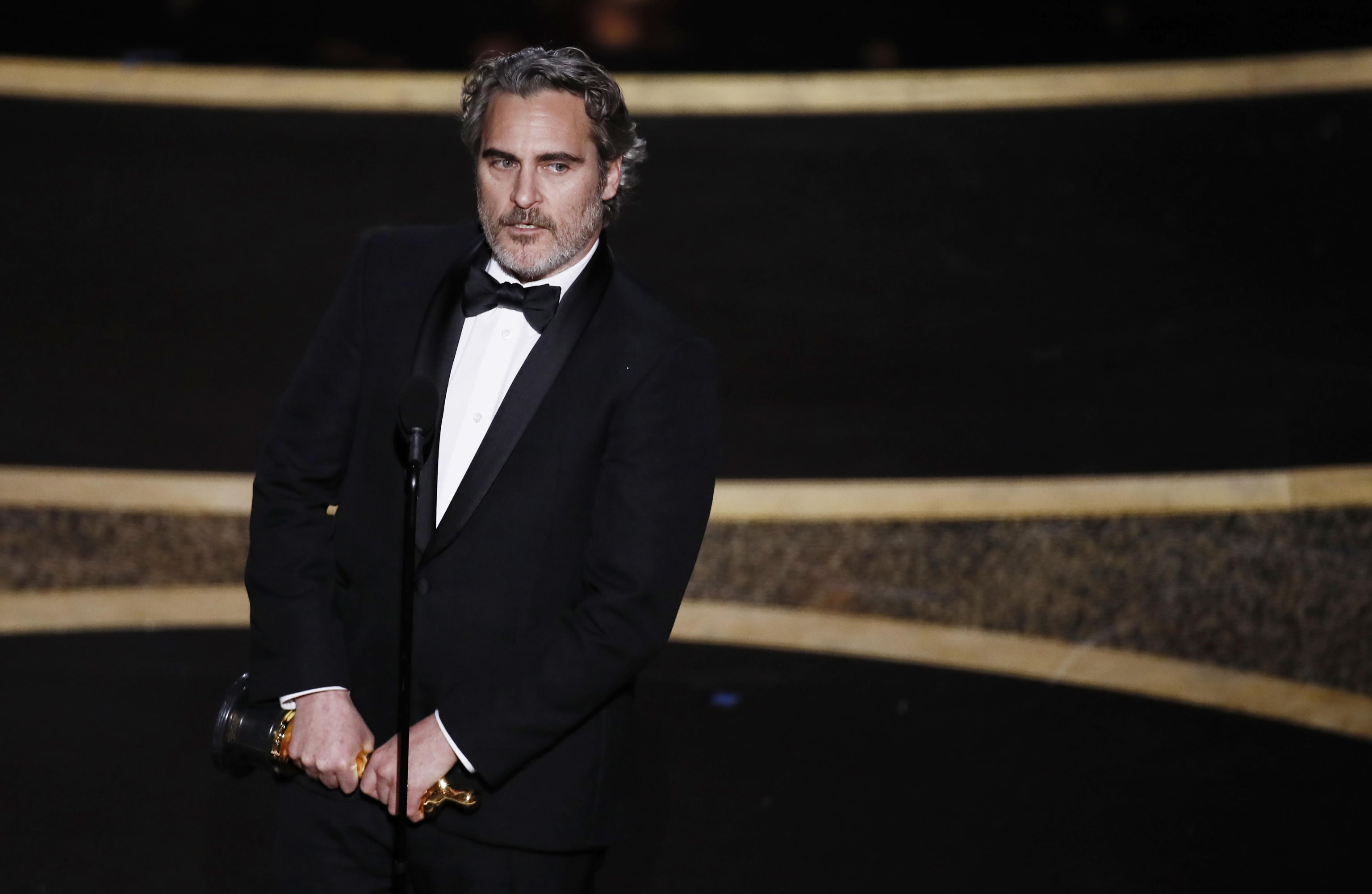 Joaquin Phoenix ringrazia pubblico e giuria per il suo Oscar come miglior attore protagonista in "Joker", film di Todd Phillips Joaquin Phoenix ringrazia pubblico e giuria per il suo Oscar come miglior attore protagonista in "Joker", film di Todd Phillips