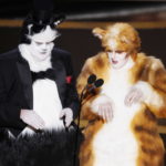 James Corden e Rebel Wilson, vestiti da gatti come nel film Cats