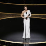 L'attrice Renee Zellweger, emozionata, parla dopo aver ricevuto l'Oscar come miglior attrice, dopo la sua performance in "Judy"