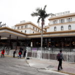 Un gruppo di 150 manifestanti con il volto coperto ha preso di mira l'O’Higgins Hotel Un gruppo di 150 manifestanti con il volto coperto ha preso di mira l'O’Higgins Hotel