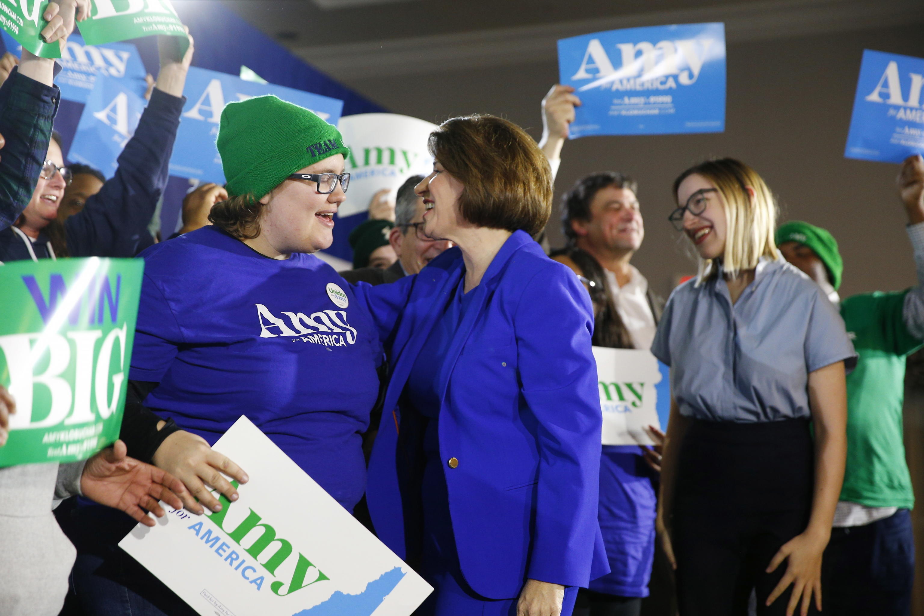 "Hello America. Sono Amy Klobuchar, e sconfiggerò Donald Trump"