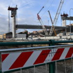 Alcune transenne con la scritta "PerGenova"collocate per impedire l'accesso