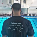 L'atleta Jacopo Coraggio (Di Biasi) pronto per un tuffo da 10 metri nella sfilata degli atleti in onore di Marco Toscano (Acquaniene), tuffatore di 27 anni vittima di un incidente stradale