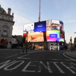 Piccadilly Circus a Londra completamente deserta, 26 marzo 2020