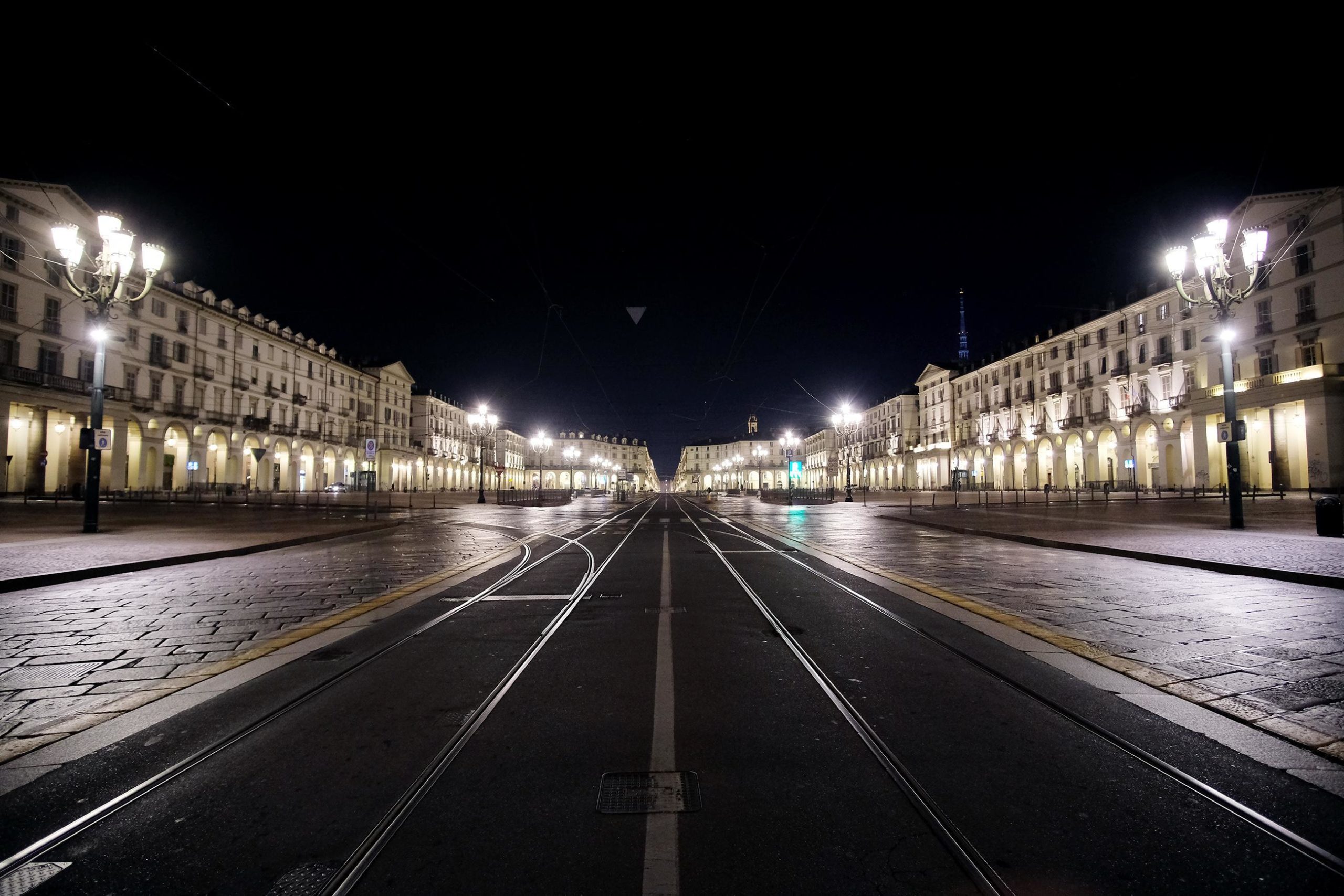 Il centro di Torino deserto