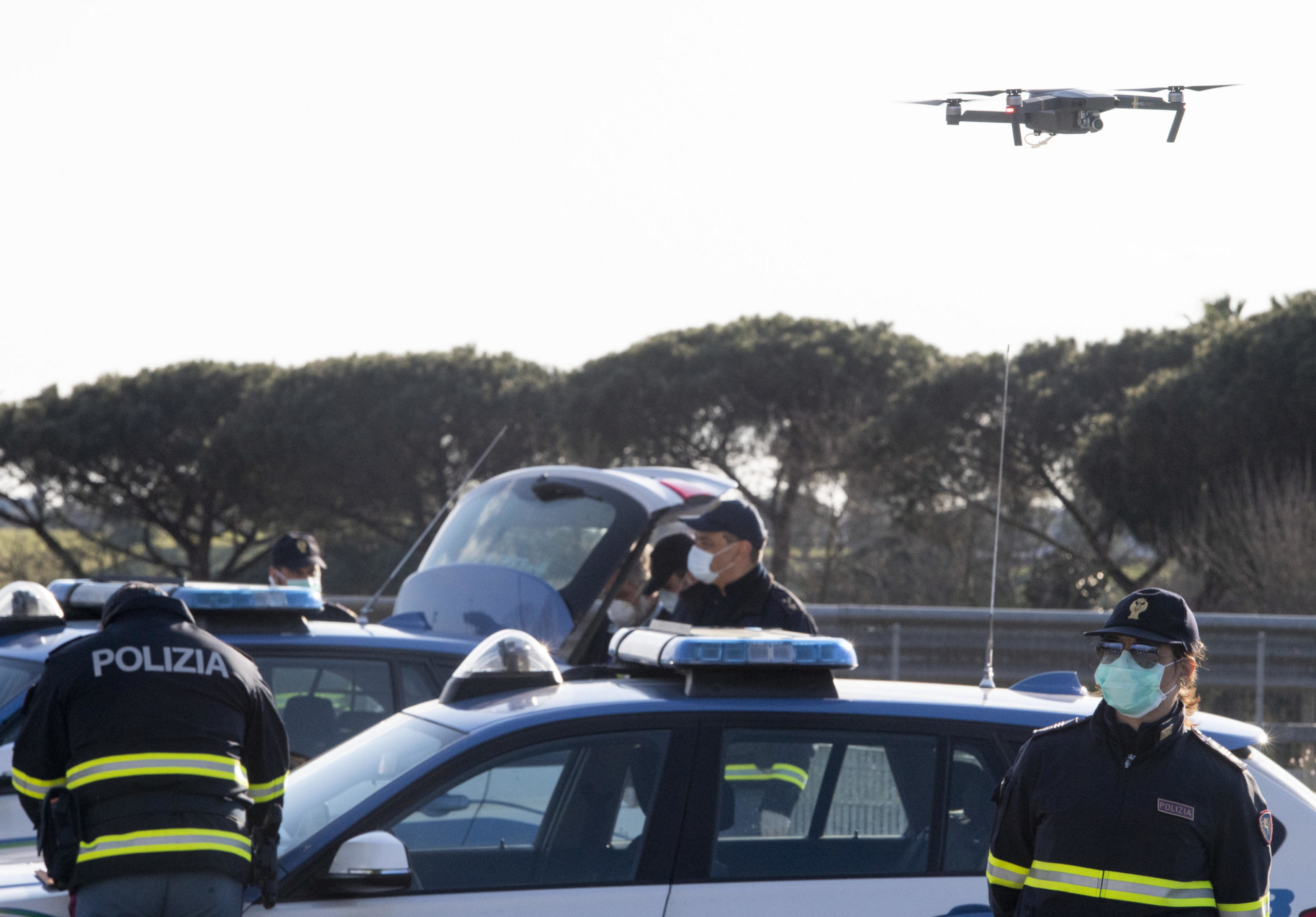 Un drone in volo monitora dall'alto la Capitale