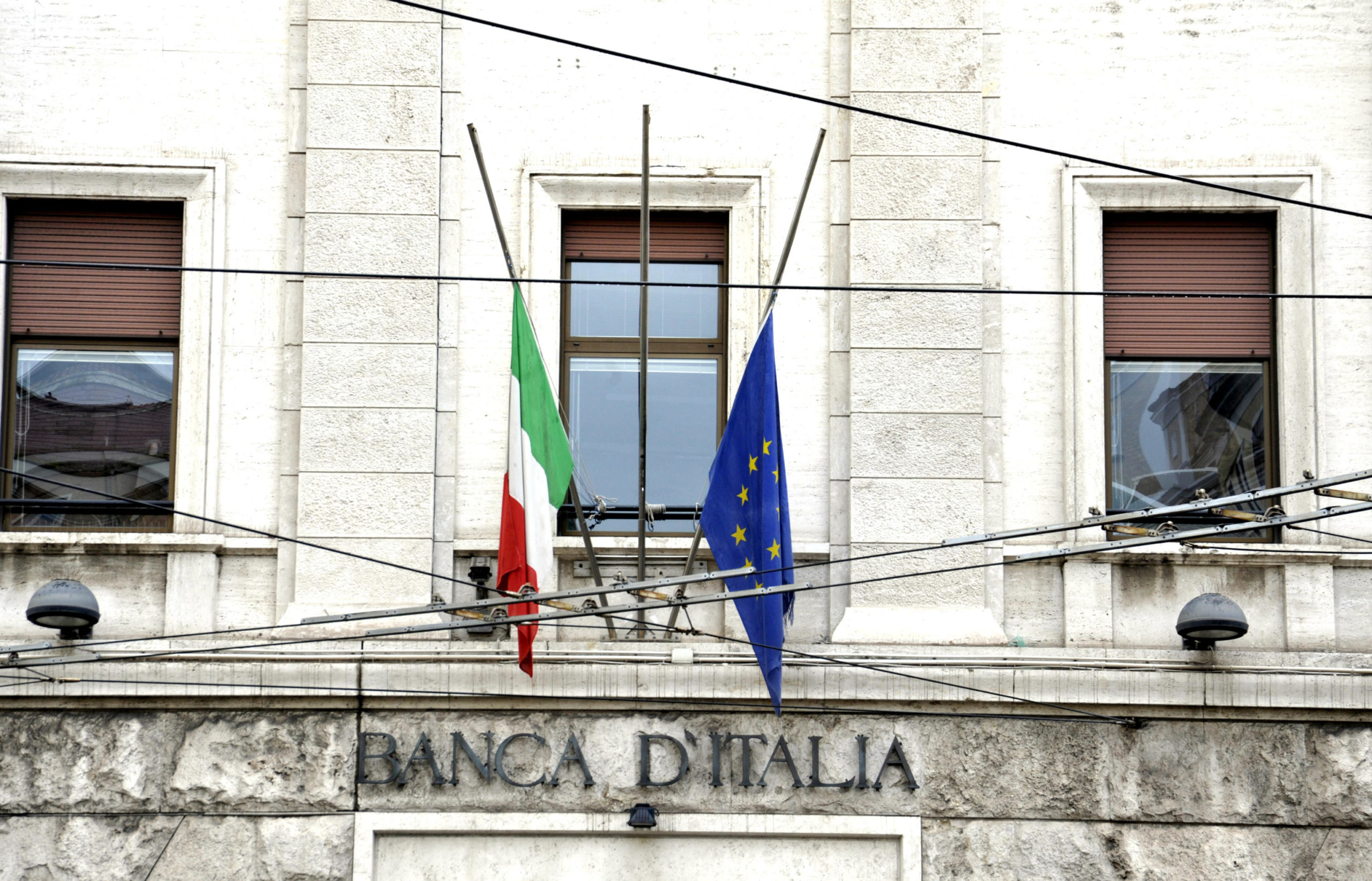 Bandiere a mezz'asta anche nelle Marche, ad Ancona